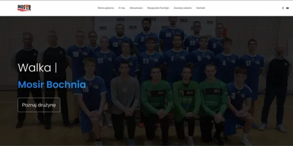 Podstrona MOSiR Bochnia - sekcja powitalna z drużyną piłki ręcznej II ligi i przyciskiem 'Poznaj drużynę'